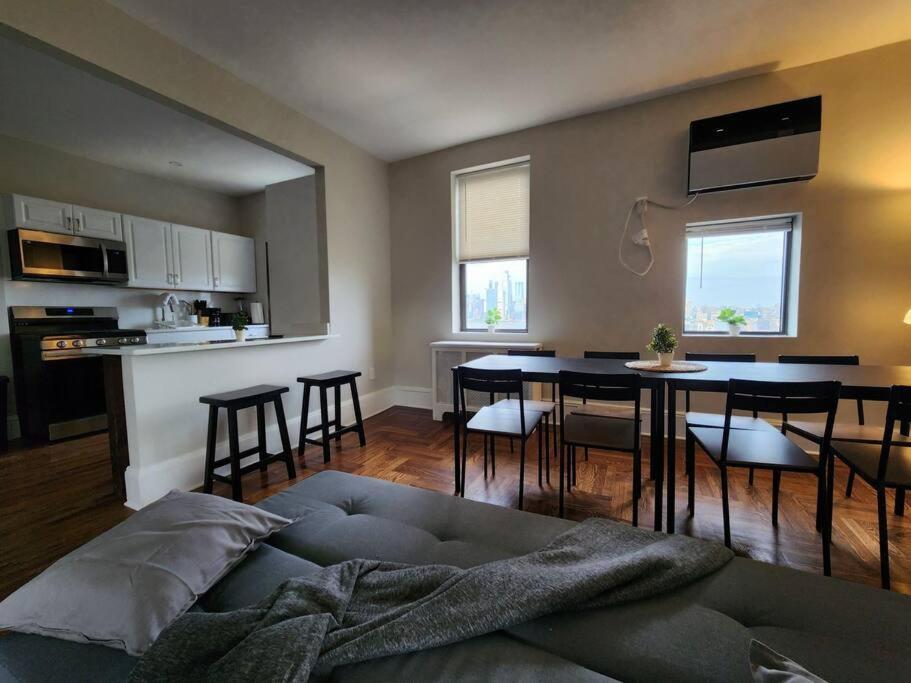 Elegant 2 Bed Gem! Mins From Nyc Apartment Union City Bagian luar foto