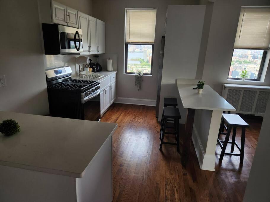 Elegant 2 Bed Gem! Mins From Nyc Apartment Union City Bagian luar foto