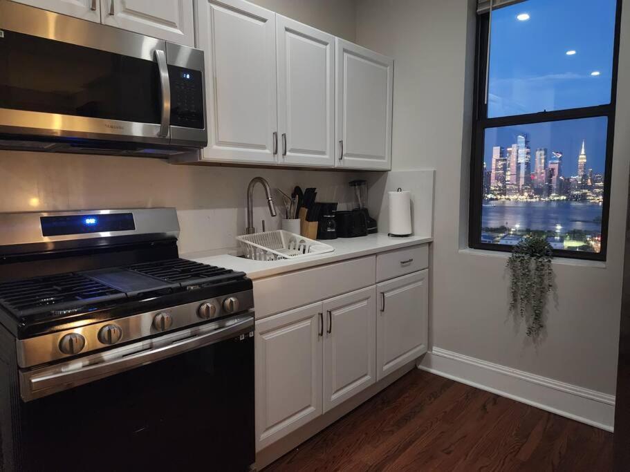 Elegant 2 Bed Gem! Mins From Nyc Apartment Union City Bagian luar foto