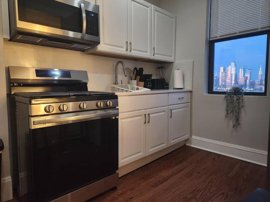 Elegant 2 Bed Gem! Mins From Nyc Apartment Union City Bagian luar foto