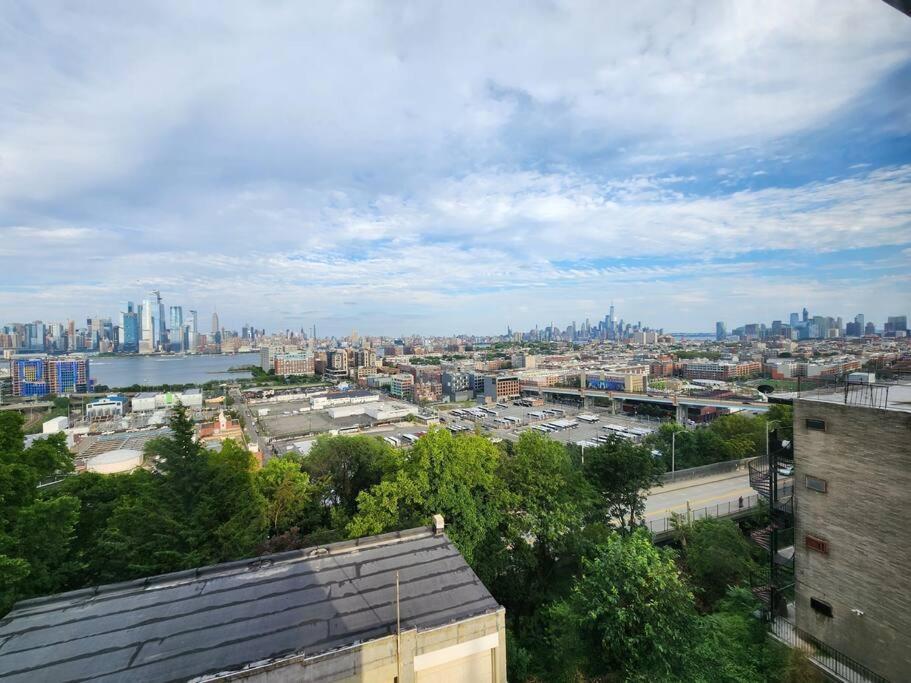 Elegant 2 Bed Gem! Mins From Nyc Apartment Union City Bagian luar foto
