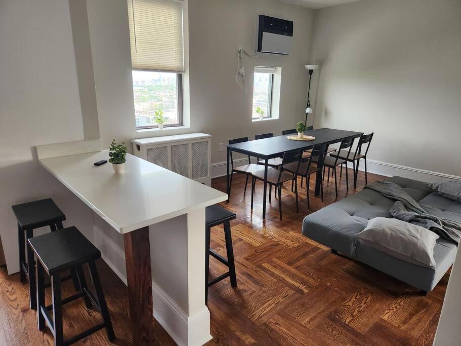 Elegant 2 Bed Gem! Mins From Nyc Apartment Union City Bagian luar foto